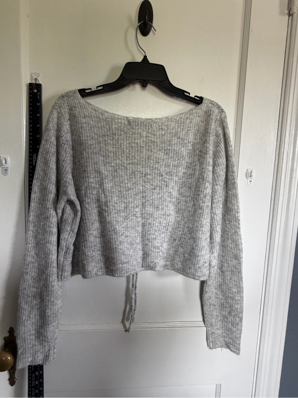 Light Gray Ribbed V-Neck Drawstring Crop Sweater - Picture 3 of 3